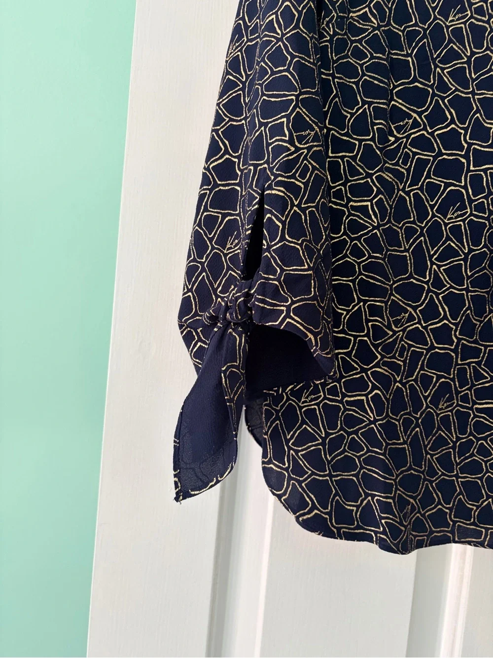 Michael Kors Navy and Cream Geometric V-Neck Blouse